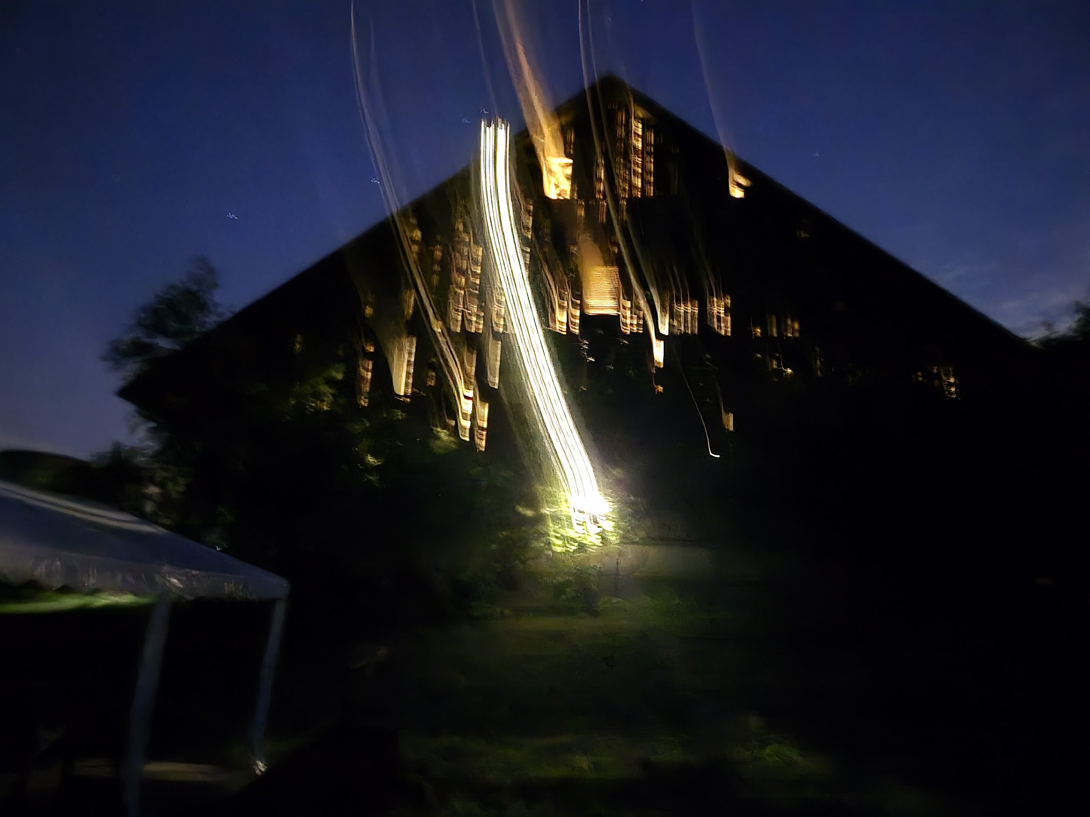 Die Scheune vom Oberen Radhof bei Nacht - Durchzug garantiert.
Foto: LvR